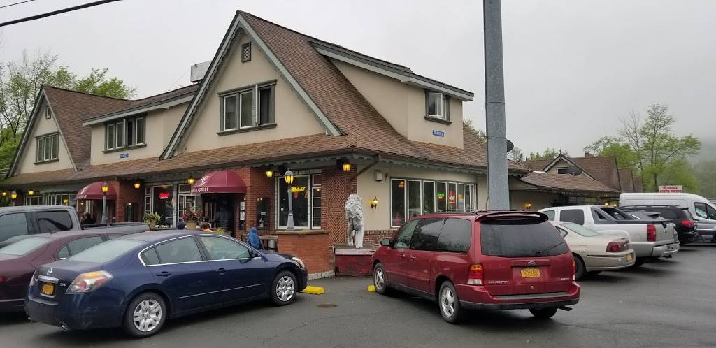 Carriage House | restaurant | 3351 NY-97, Barryville, NY 12719, USA | 8455570400 OR +1 845-557-0400