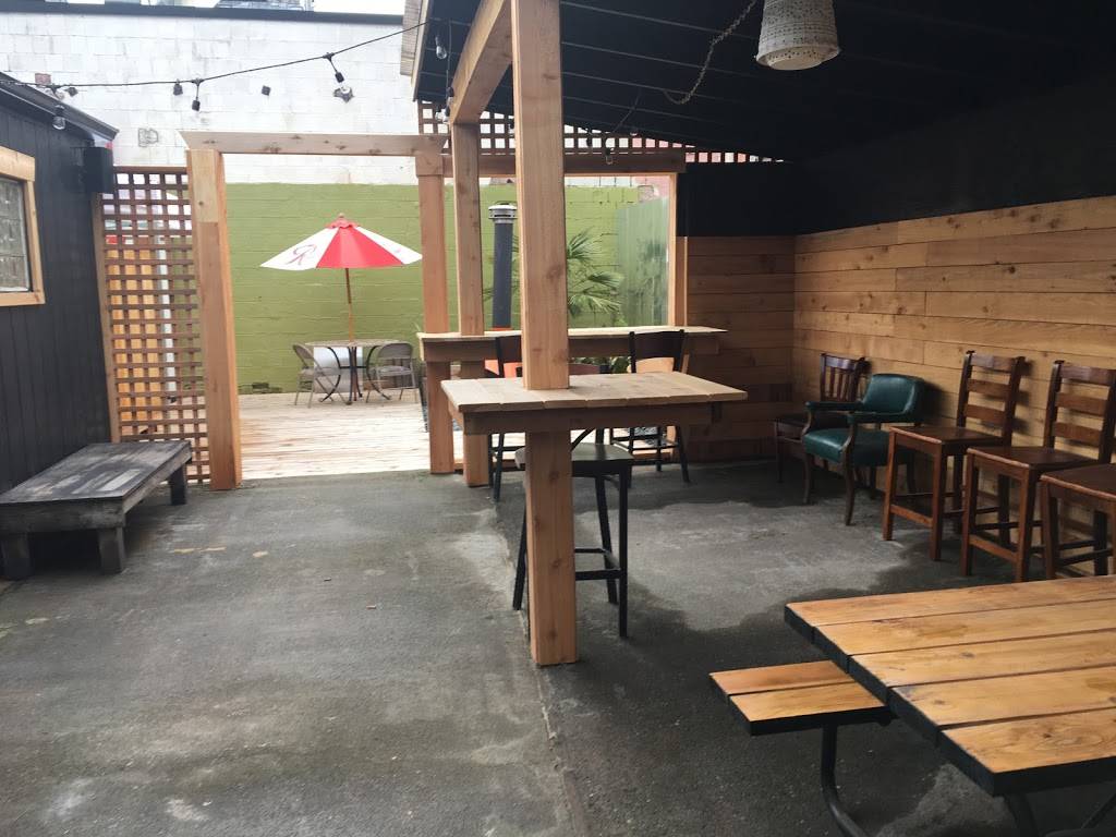 The Alleycat Patio & Lounge | restaurant | 2708 6th Ave, Tacoma, WA 98406, USA | 2533271956 OR +1 253-327-1956