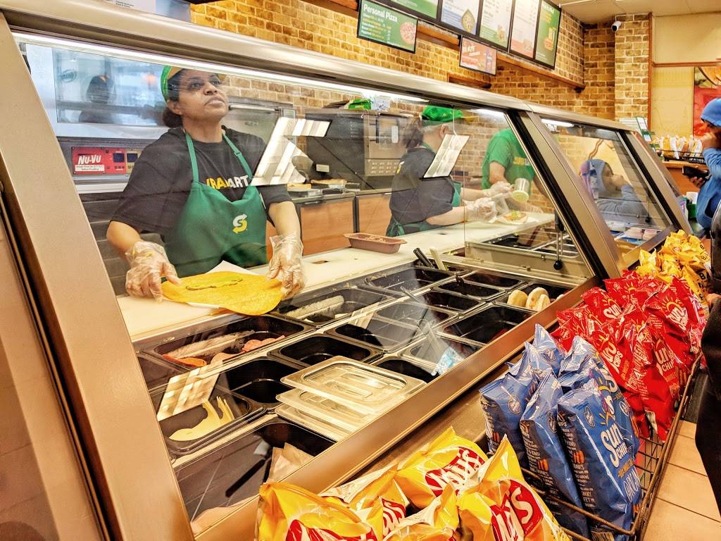 Subway | restaurant | 400 E Main St, Norfolk, VA 23510, USA | 7576236246 OR +1 757-623-6246