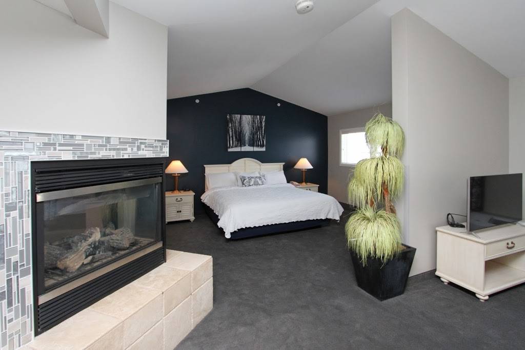 Bay Pointe Inn | restaurant | 11456 Marsh Rd, Shelbyville, MI 49344, USA | 2696728111 OR +1 269-672-8111