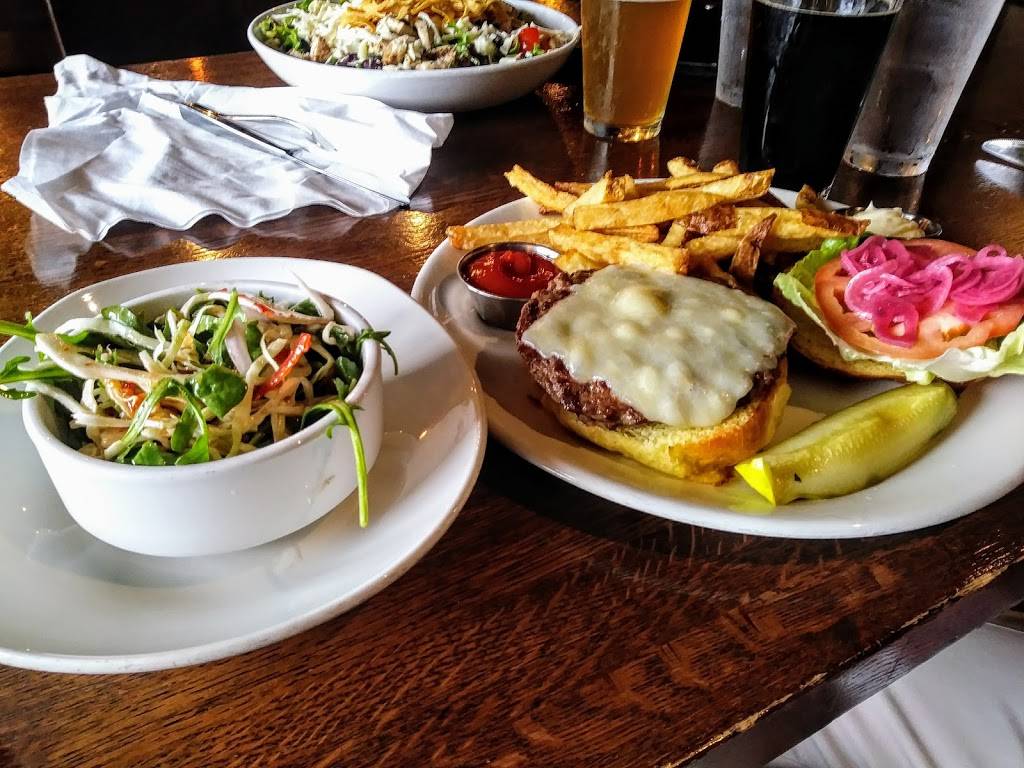 The Oak Barrel | restaurant | 5975 Canal Rd, Valley View, OH 44125, USA | 2165203640 OR +1 216-520-3640