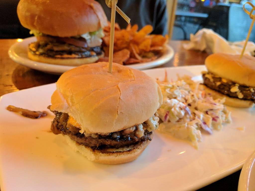 Gunbarrel Tavern & Eatery | restaurant | 1001 Heavenly Village Way, South Lake Tahoe, CA 96150, USA | 5305421460 OR +1 530-542-1460