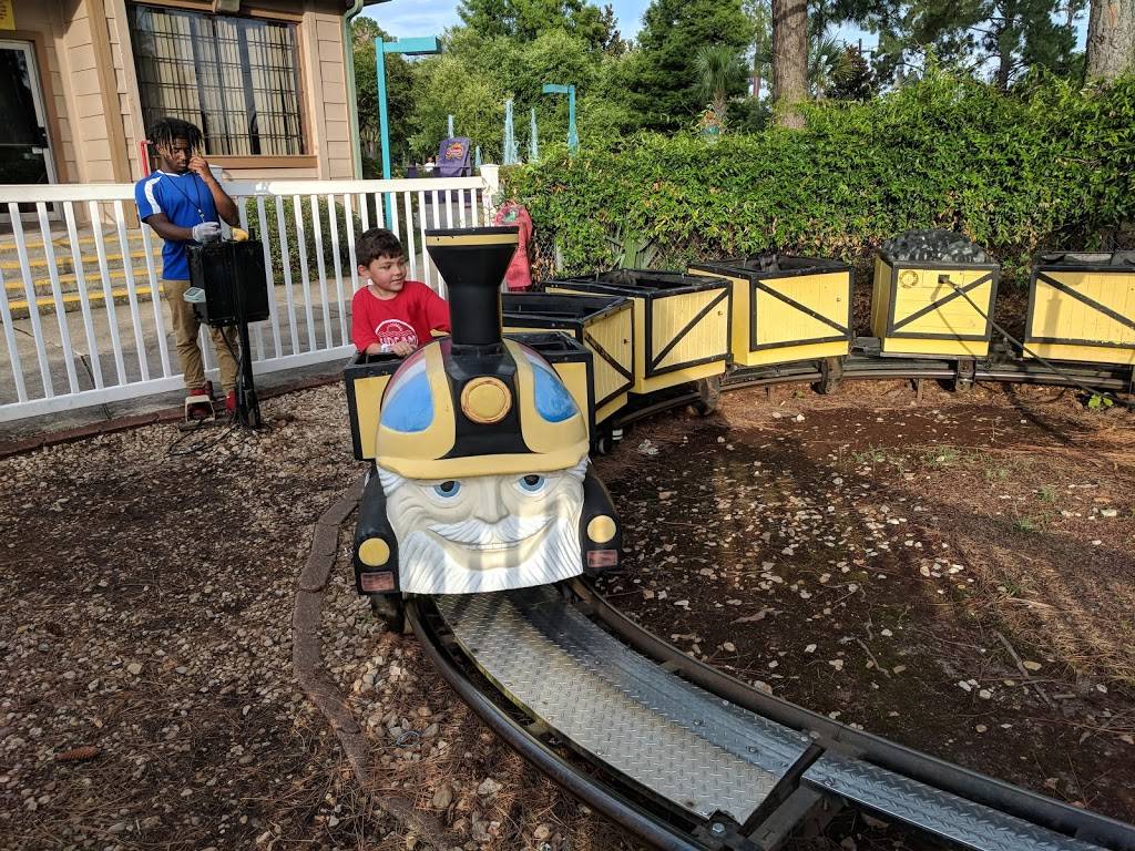 Celebration Station | restaurant | 10111 Gwenadele Ave, Baton Rouge, LA 70816, USA | 2259247888 OR +1 225-924-7888