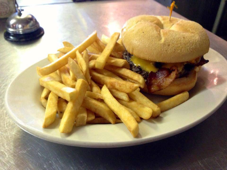 Dominicks Pizza Restaurant | restaurant | 5780 Easton Rd, Doylestown, PA 18902, USA | 2157660210 OR +1 215-766-0210