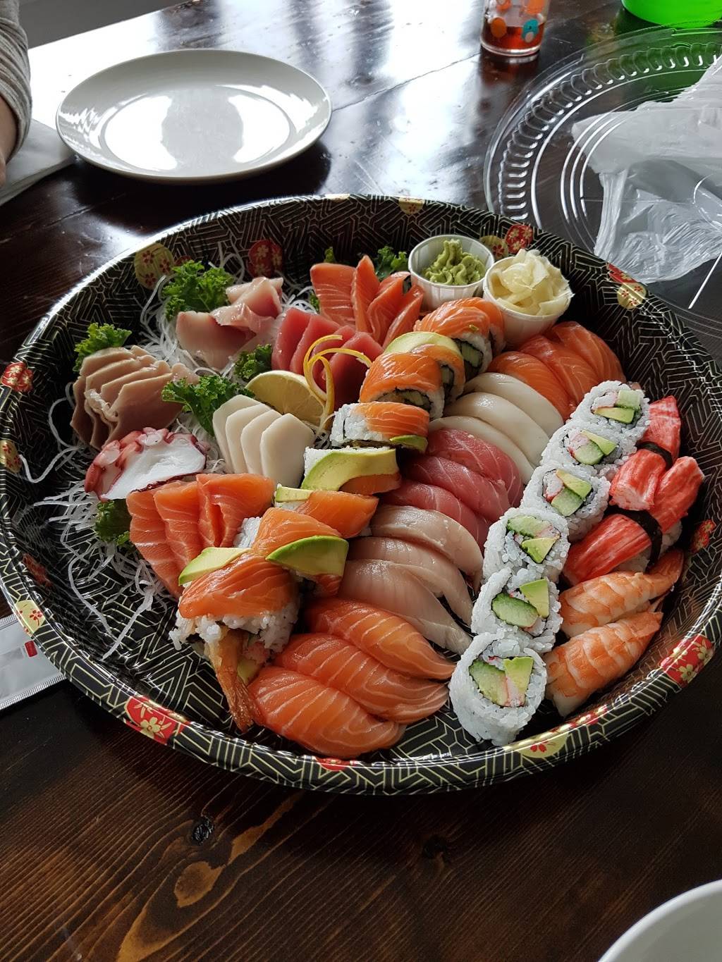 Sushi Minato | restaurant | 299 The Queensway S, Keswick, ON L4P 2B4, Canada | 9054764639 OR +1 905-476-4639
