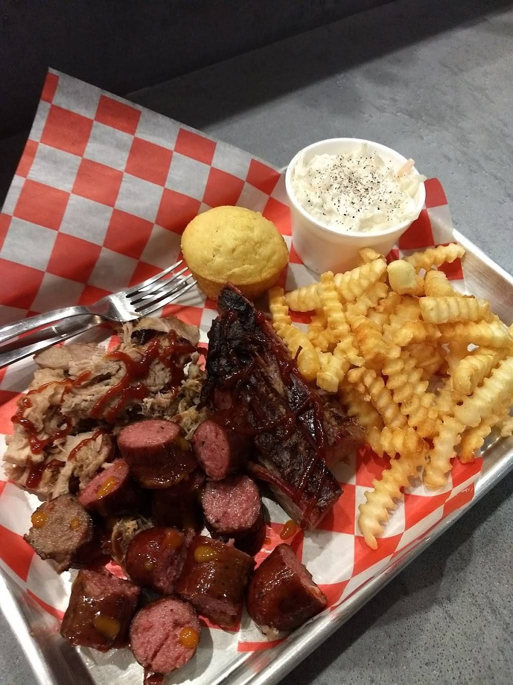 County Line Catering | restaurant | 6677 16th Ave SW, Cedar Rapids, IA 52404, USA | 3193784777 OR +1 319-378-4777