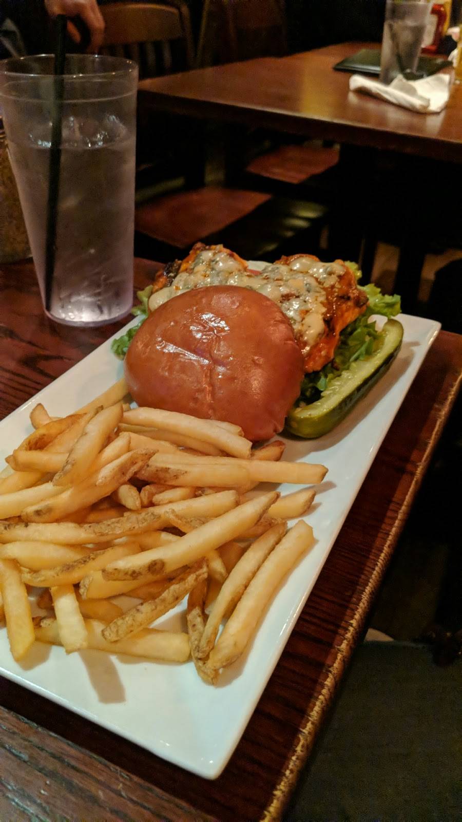 Tunnicliffs Tavern | restaurant | 222 7th St SE, Washington, DC 20003, USA | 2025445680 OR +1 202-544-5680