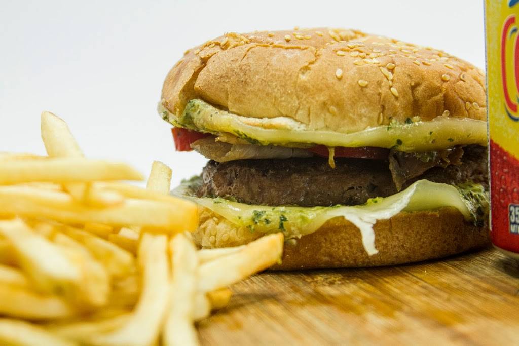 Speedys Pizza vs Roast Chicken | restaurant | 910 E Main St, Stamford, CT 06902, USA | 2035889198 OR +1 203-588-9198