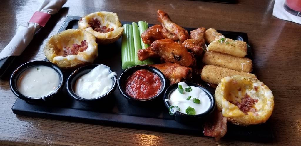 TGI Fridays | restaurant | 2410 Walter Payton Memorial Highway, Oswego, IL 60543, USA | 6305547337 OR +1 630-554-7337