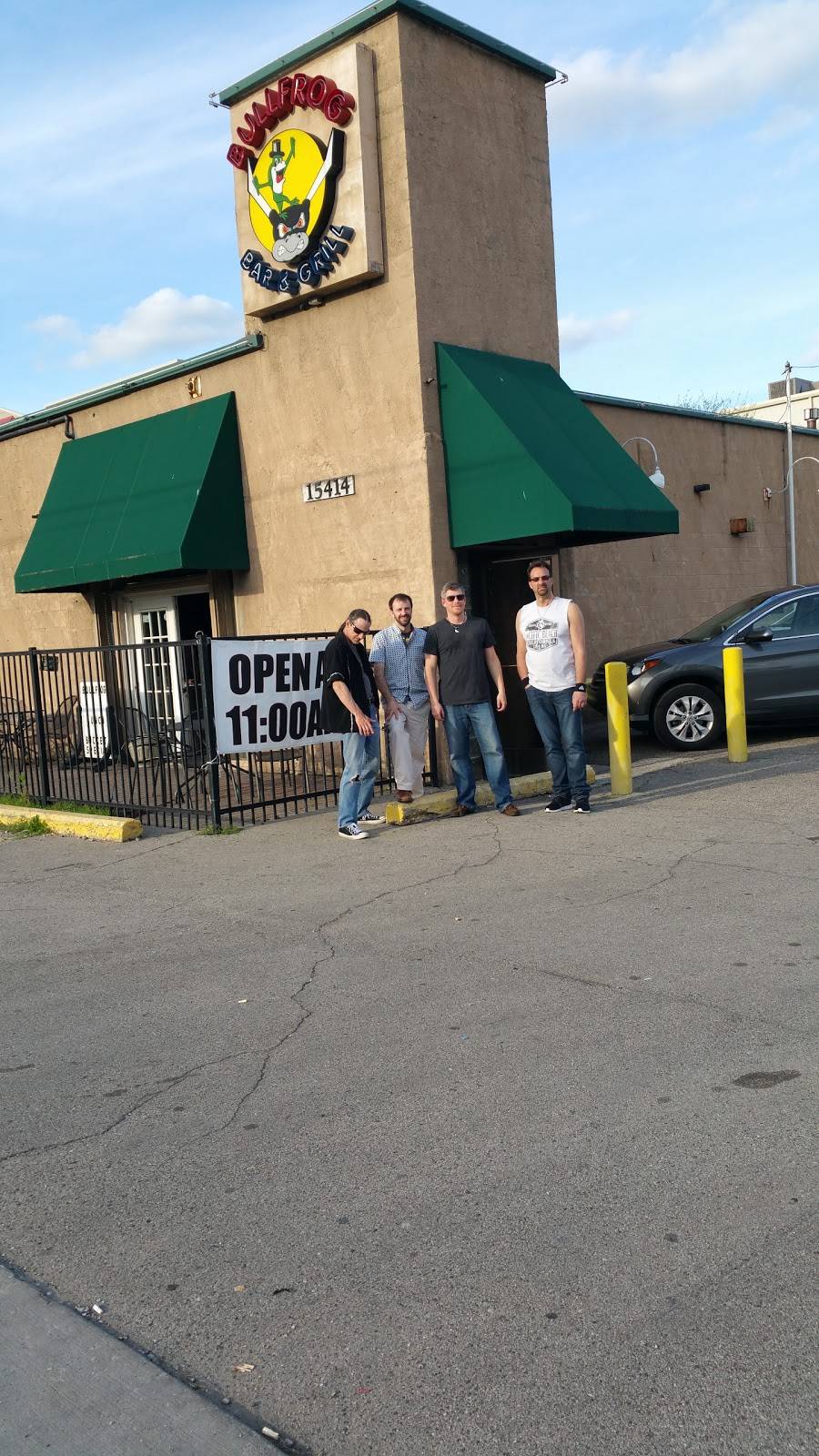 Bullfrog Bar & Grill | restaurant | 15414 Telegraph Rd, Redford Charter Twp, MI 48239, USA | 3135334477 OR +1 313-533-4477