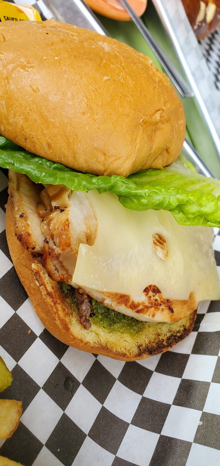 Bulkheads Taphouse & Kitchen | restaurant | 664 Kingsley Ave #107, Orange Park, FL 32073, USA | 9045927084 OR +1 904-592-7084