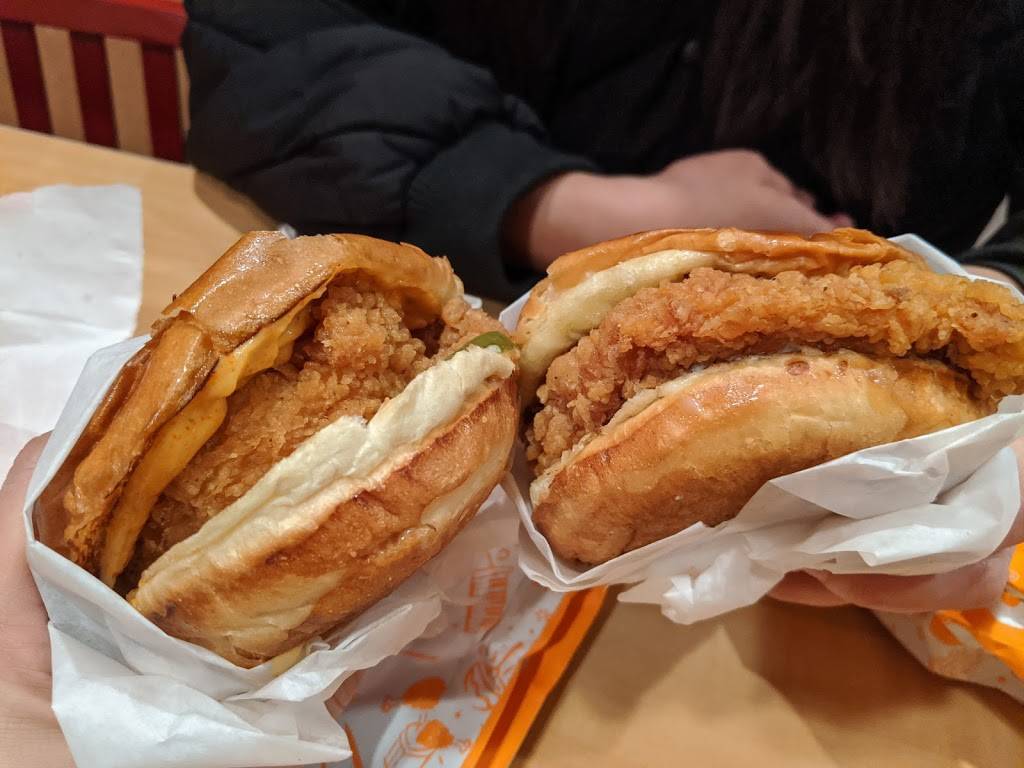 Popeyes Louisiana Kitchen | restaurant | 1555 W Division St, Chicago, IL 60642, USA | 7739047328 OR +1 773-904-7328