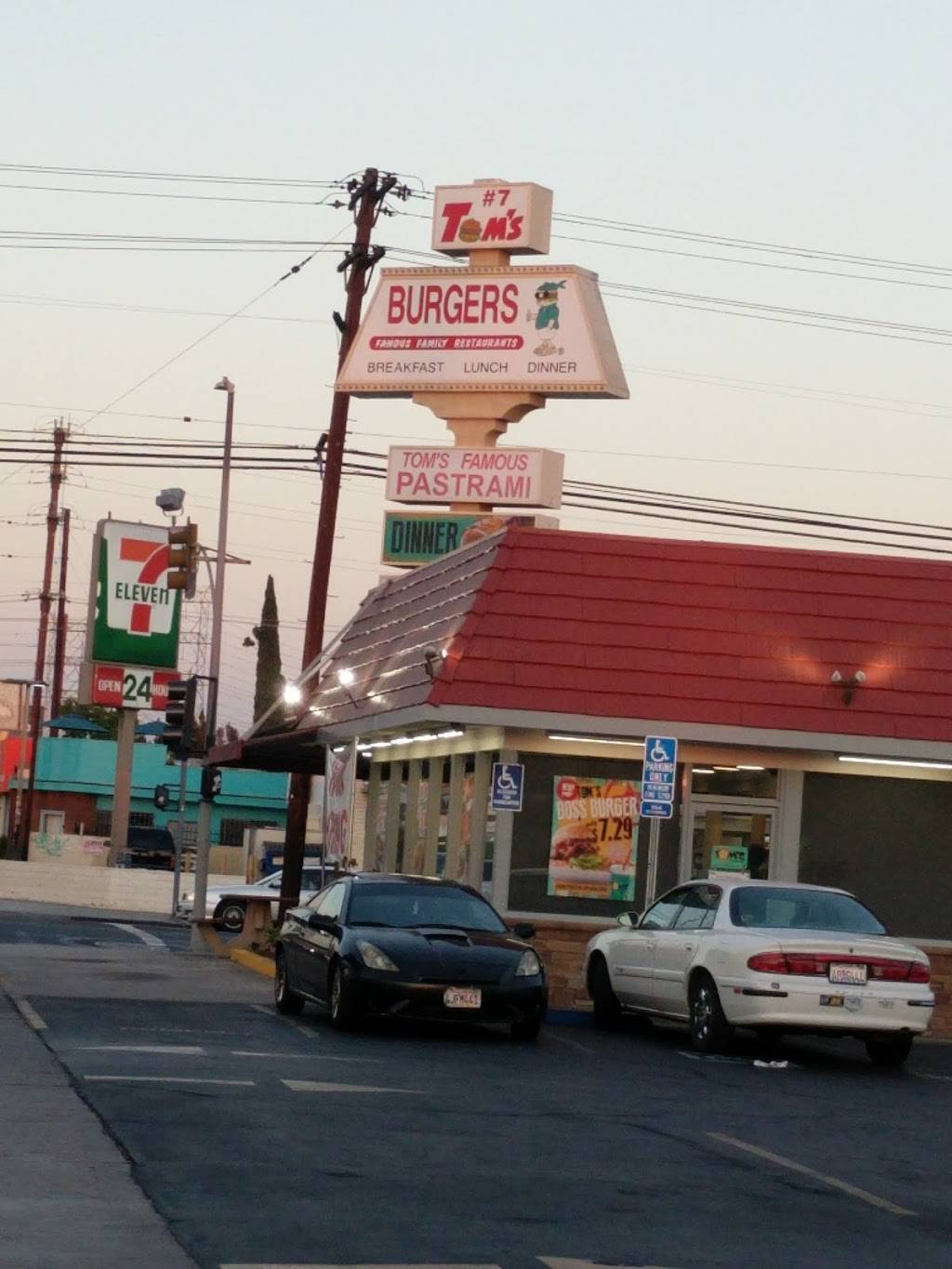 Toms Family Restaurants | restaurant | 5571 Cahuenga Blvd, North Hollywood, CA 91601, USA | 8187622148 OR +1 818-762-2148