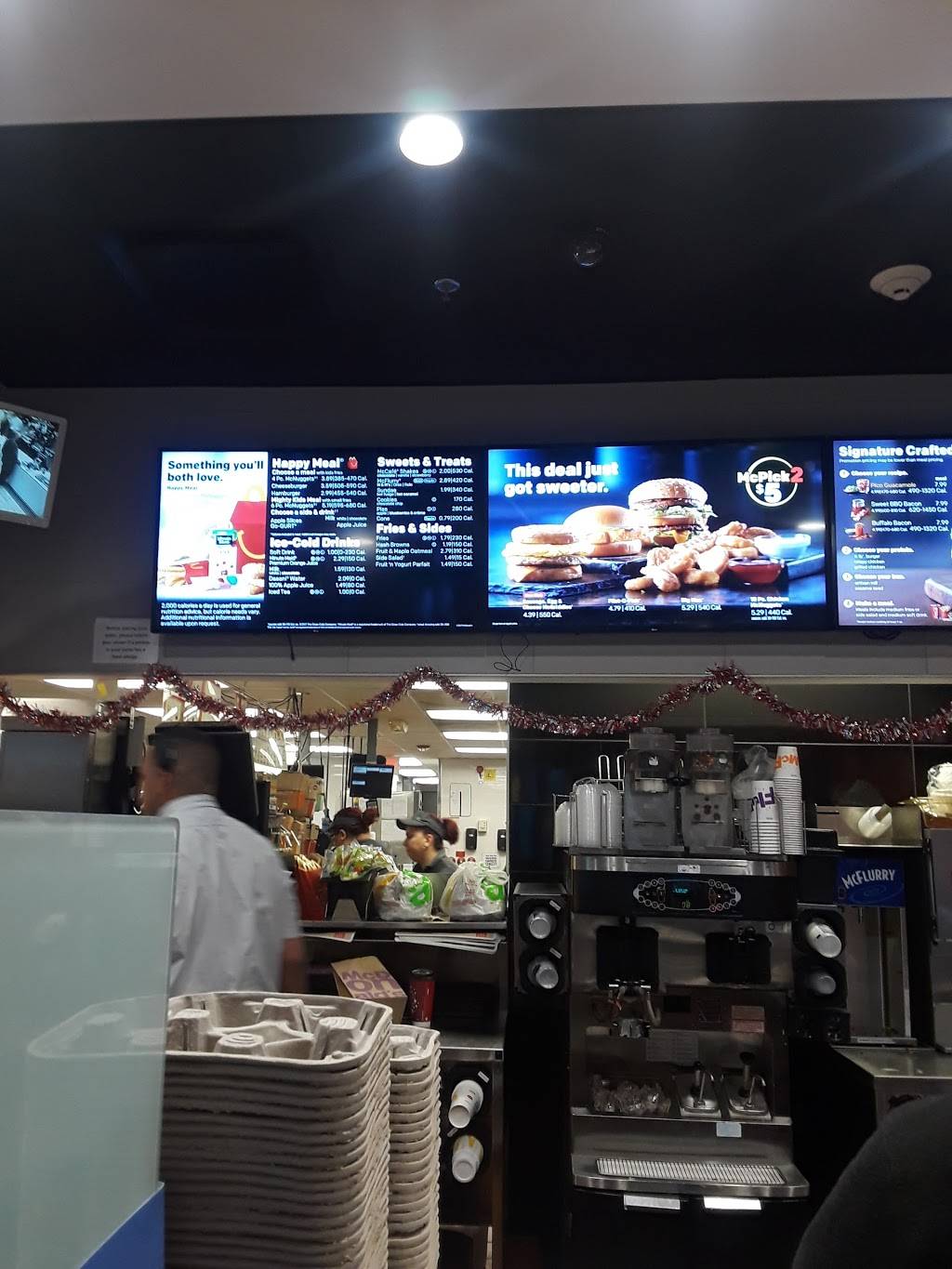 McDonalds | cafe | 285 Maple St, Holyoke, MA 01040, USA | 4135340228 OR +1 413-534-0228