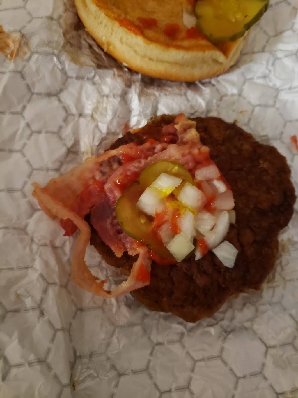 Mc Hughs Double Drive Thru | restaurant | 4 Lincoln Ave, Charleston, IL 61920, USA | 2173451071 OR +1 217-345-1071