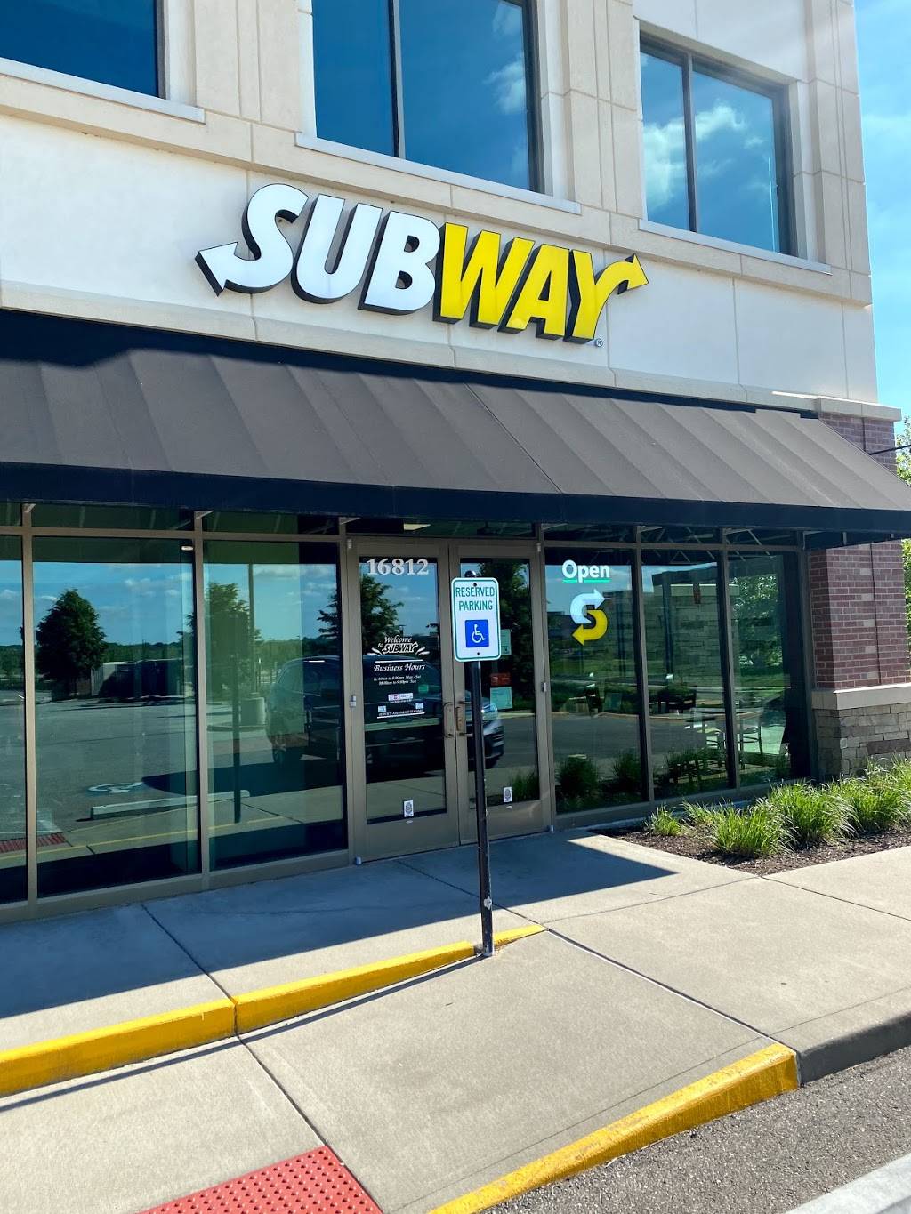 Subway | meal takeaway | 16812 W 89th St, Lenexa, KS 66219, USA | 9138880487 OR +1 913-888-0487