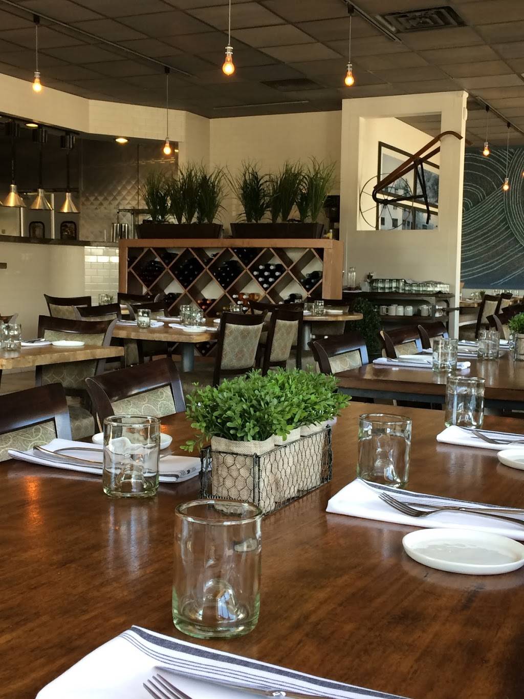 The Fat Lamb Modern Kitchen & Bar | restaurant | 2011 Grinstead Dr #104, Louisville, KY 40204, USA | 5024097499 OR +1 502-409-7499