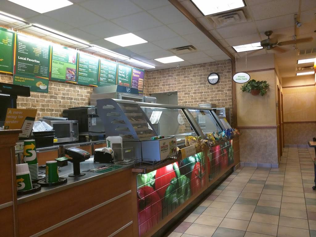 Subway | restaurant | 1799 E 10th St, Bloomington, IN 47408, USA | 8123233500 OR +1 812-323-3500
