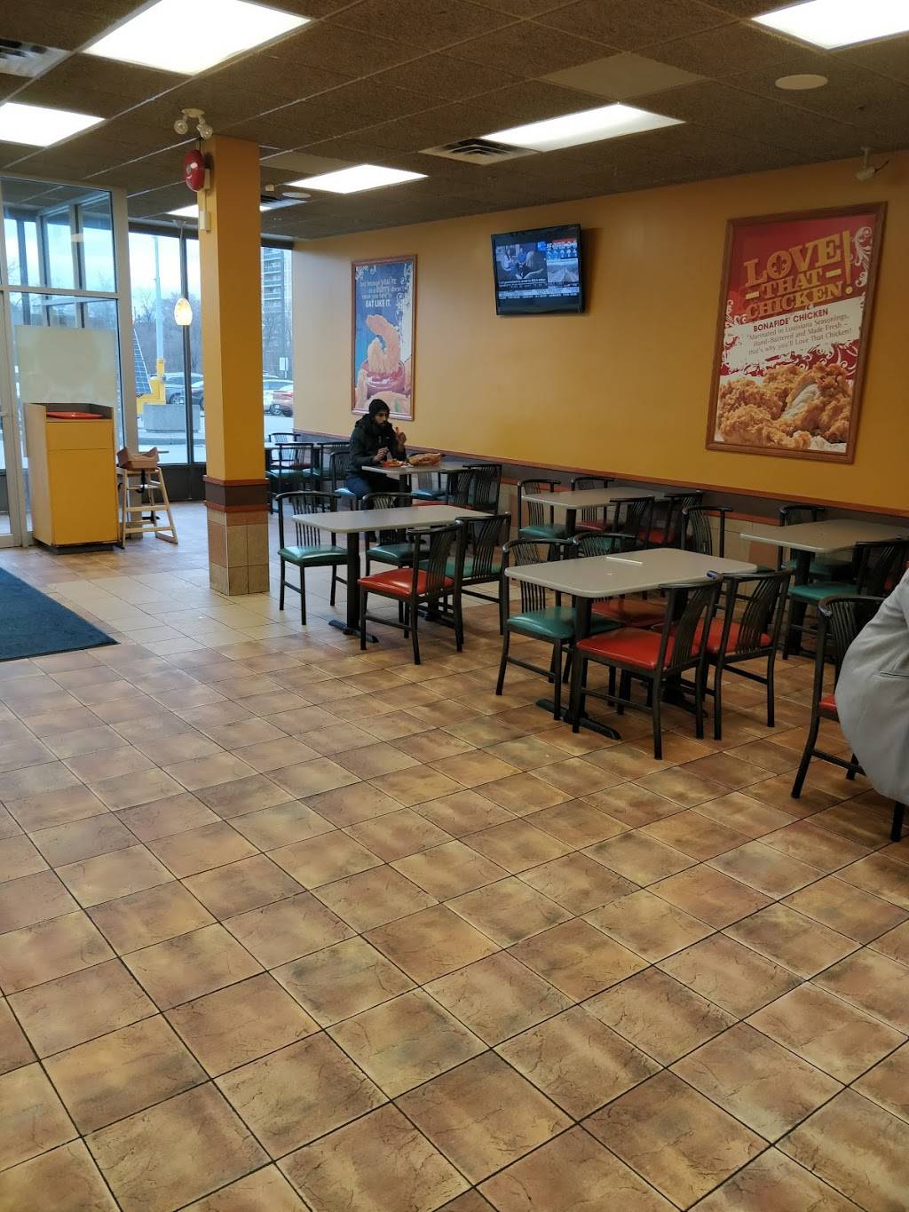 Popeyes Louisiana Kitchen | restaurant | 2200-2202 Jane St, North York, ON M3M 1A4, Canada | 4166148883 OR +1 416-614-8883