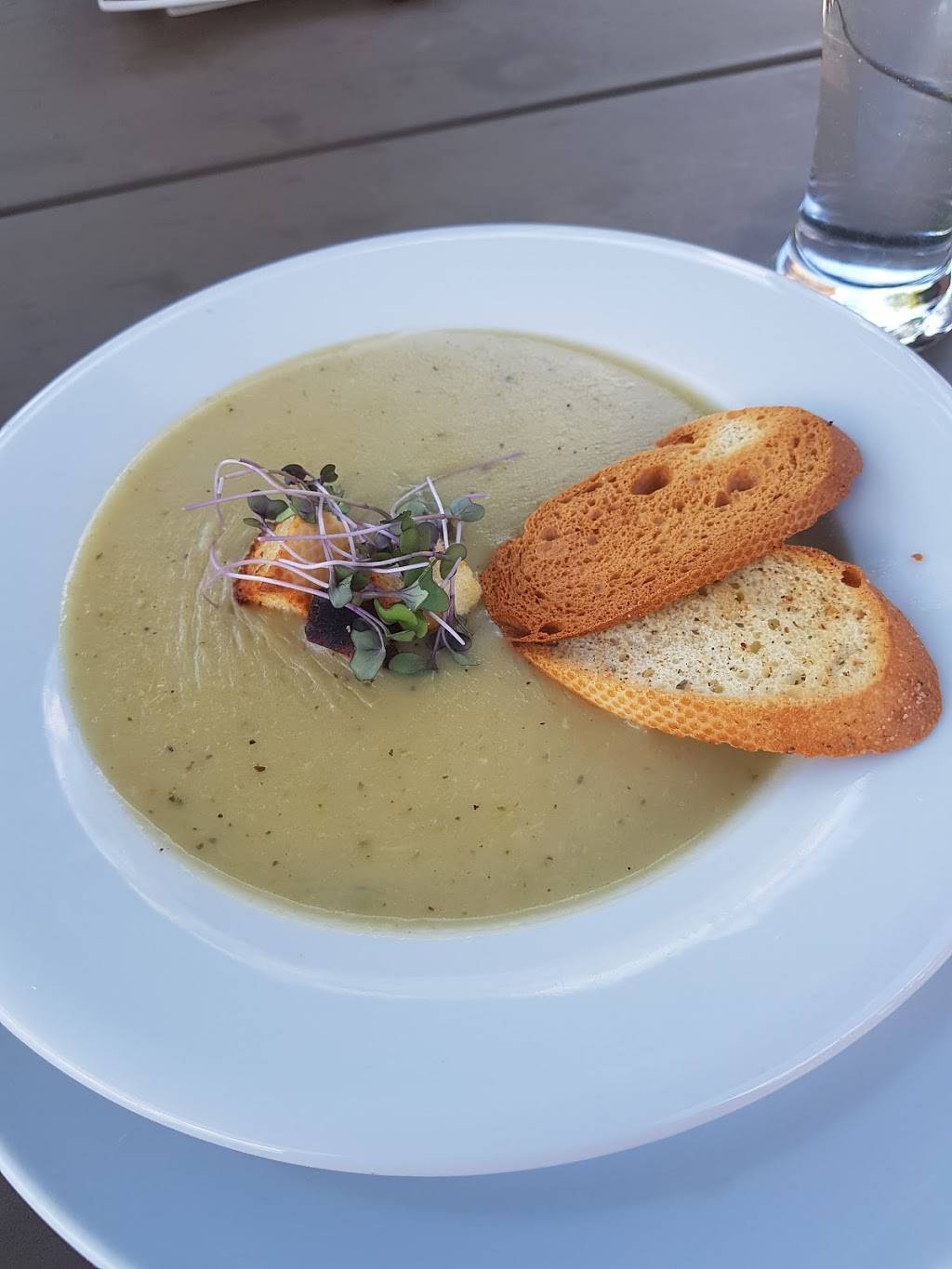 Resto de la berge | restaurant | 599 A 1re Av, Grandes-Piles, QC G0X 1H0, Canada | 8195388585 OR +1 819-538-8585