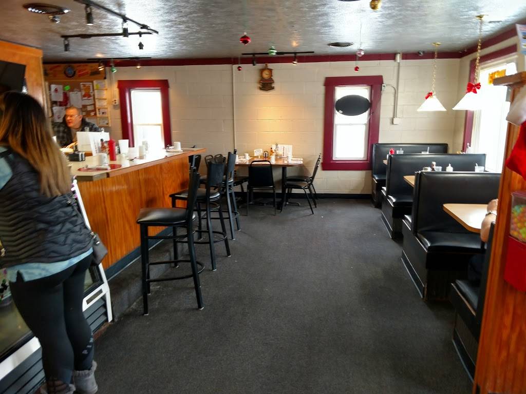 Breakfast & Burger Express | restaurant | 203 S Cedar St, Kalkaska, MI 49646, USA | 2312589778 OR +1 231-258-9778