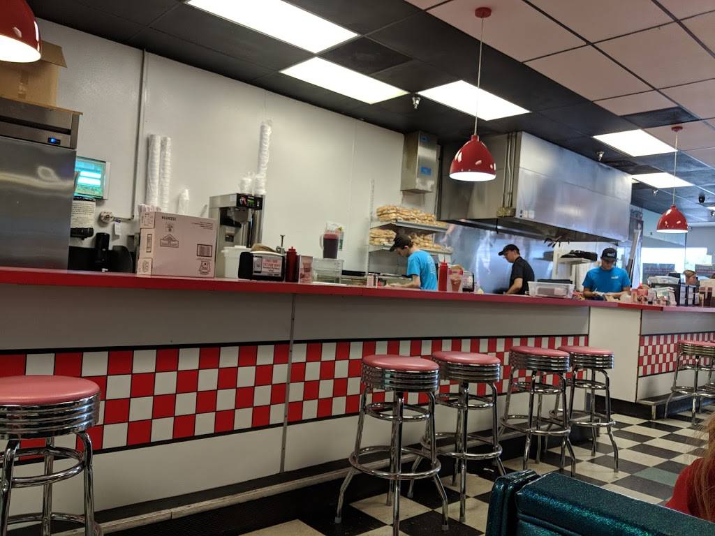 Hwy 55 Burgers Shakes & Fries | restaurant | 137 Nashville Commons Dr, Nashville, NC 27856, USA | 2524596884 OR +1 252-459-6884