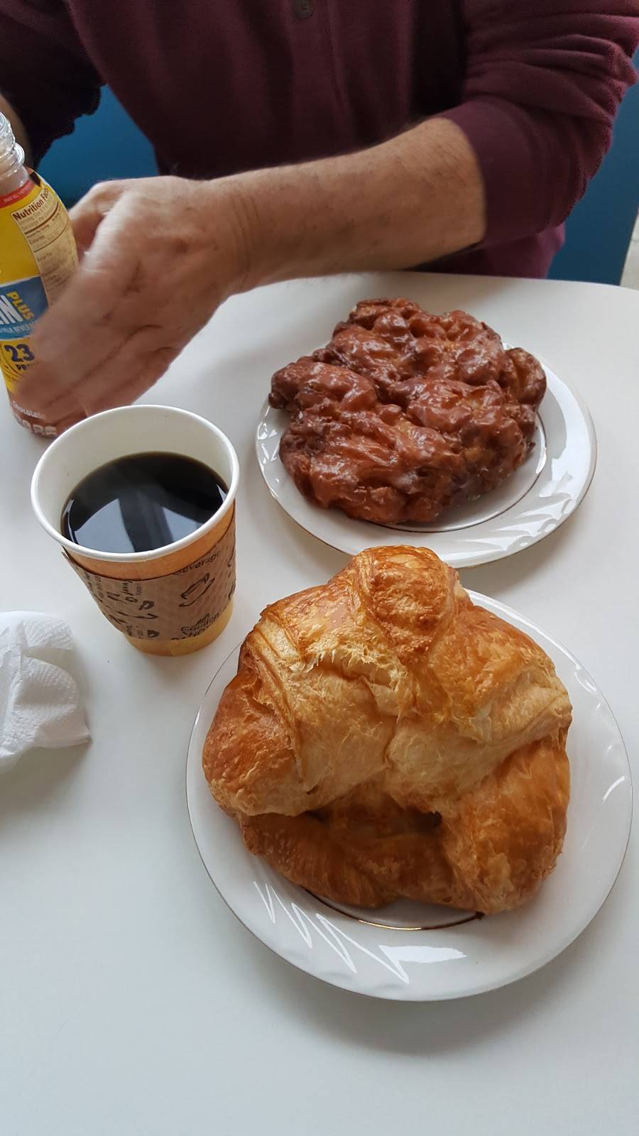 Maly Donuts & Burgers | restaurant | 144 14th St, Oakland, CA 94612, USA | 5108933792 OR +1 510-893-3792