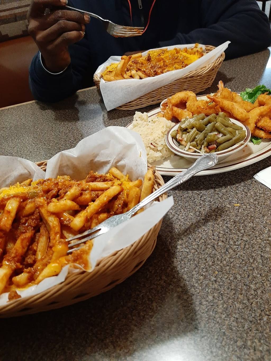 Pioneer Villa Truck Plaza | night club | 33180 OR-228, Halsey, OR 97348, USA | 5413692801 OR +1 541-369-2801