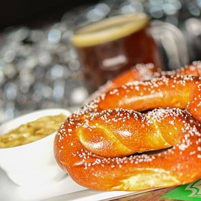 Cold Beers & Cheeseburgers | restaurant | 5625 N 7th St, Phoenix, AZ 85014, USA | 6023548093 OR +1 602-354-8093