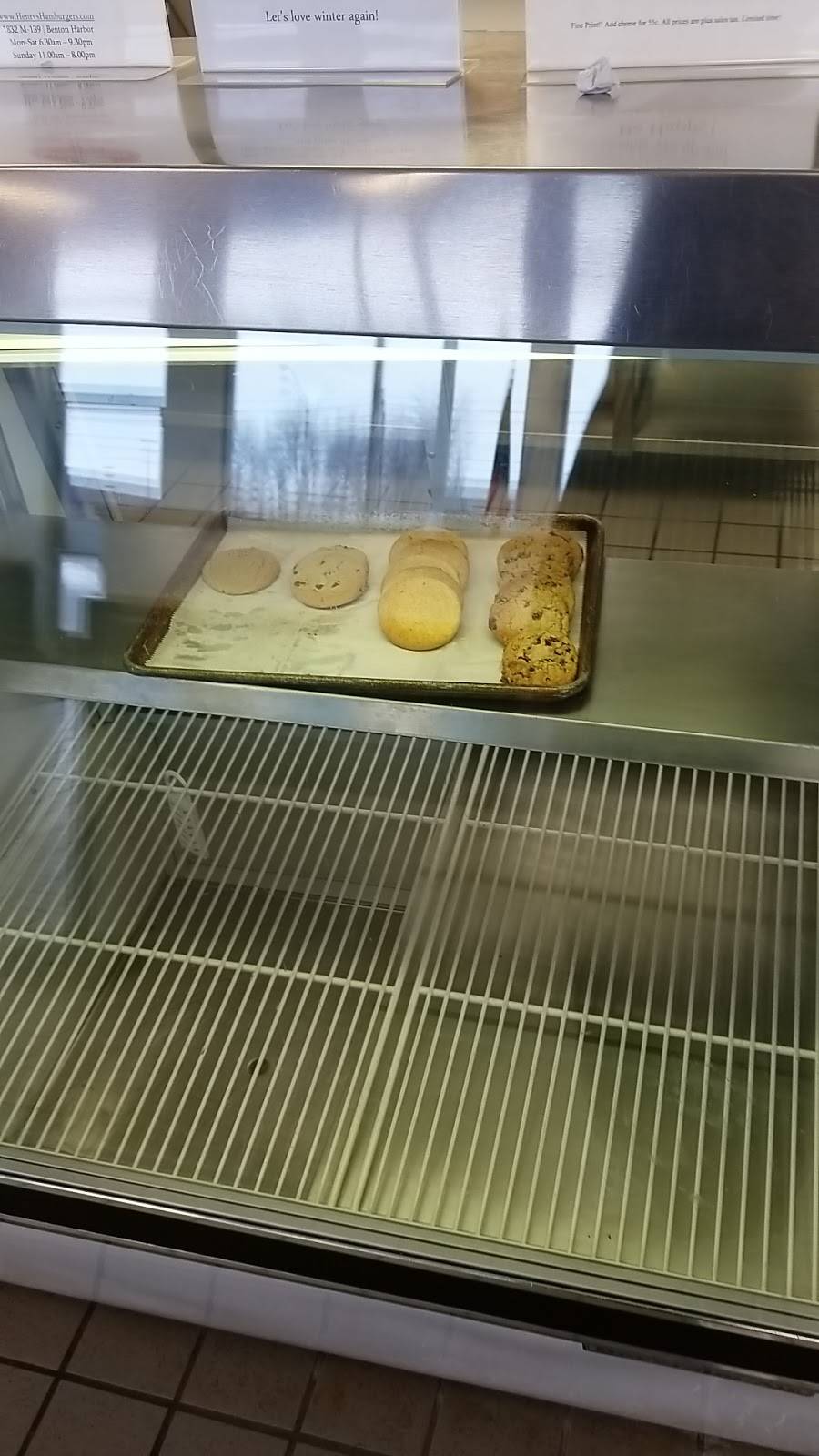 Henrys Hamburgers | restaurant | 1832 M-139, Benton Harbor, MI 49022, USA | 2699266757 OR +1 269-926-6757