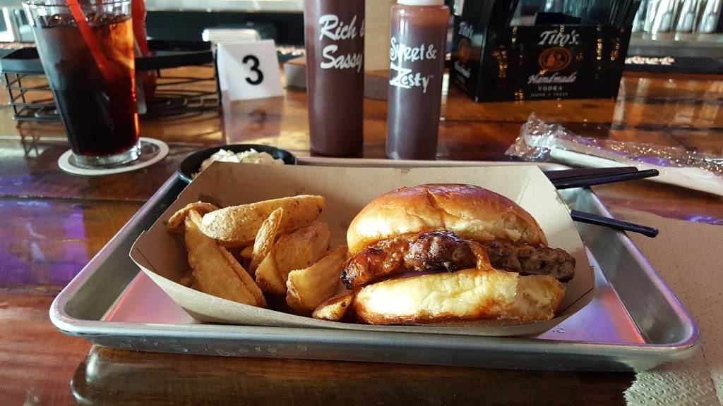 Famous Daves Bar-B-Que | restaurant | 800 W Lake St, Minneapolis, MN 55408, USA | 6122388070 OR +1 612-238-8070