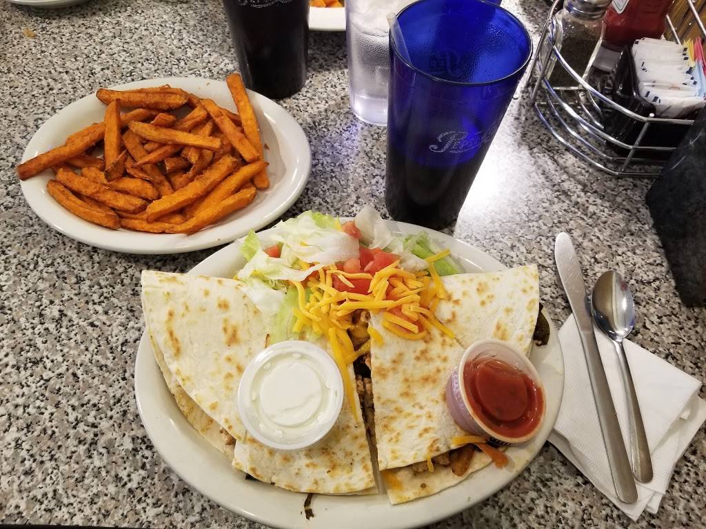 Country Table | restaurant | 714 W Chicago Rd, White Pigeon, MI 49099, USA | 2694839567 OR +1 269-483-9567