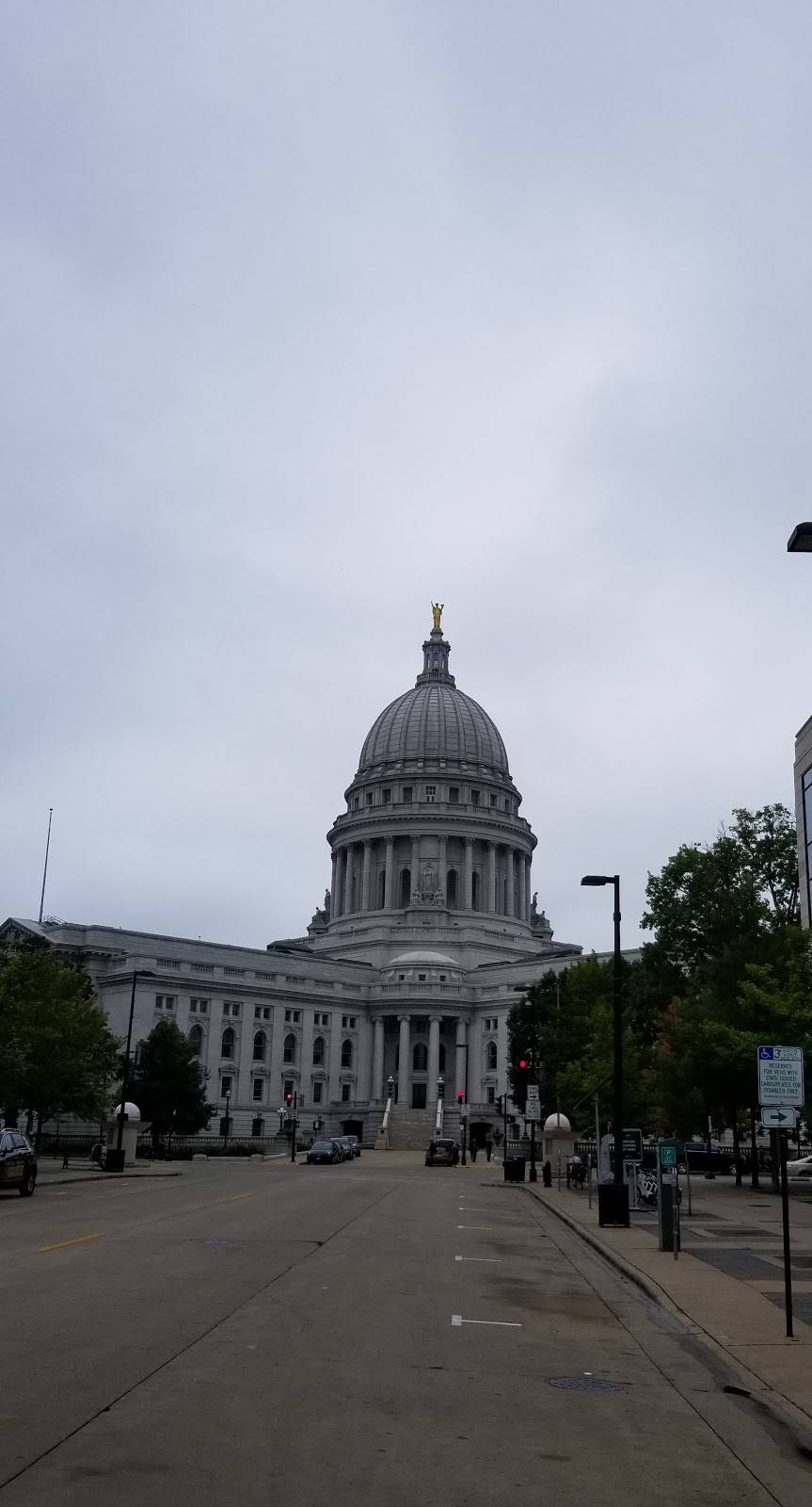 Starbucks | cafe | 1 E Main St, Madison, WI 53703, USA | 6082505020 OR +1 608-250-5020