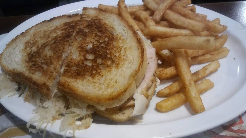 The Country Inn | restaurant | 51292 Romeo Plank Rd, Macomb, MI 48042, USA | 5867867599 OR +1 586-786-7599