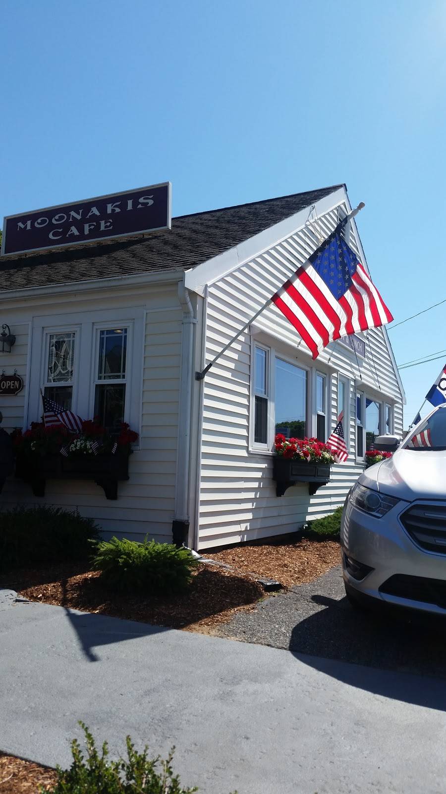 Moonakis Cafe | restaurant | 460 Waquoit Highway (Route 28),, diagonally across from Cumberland Farms Gas, East Falmouth, MA 02536, USA | 5084579630 OR +1 508-457-9630