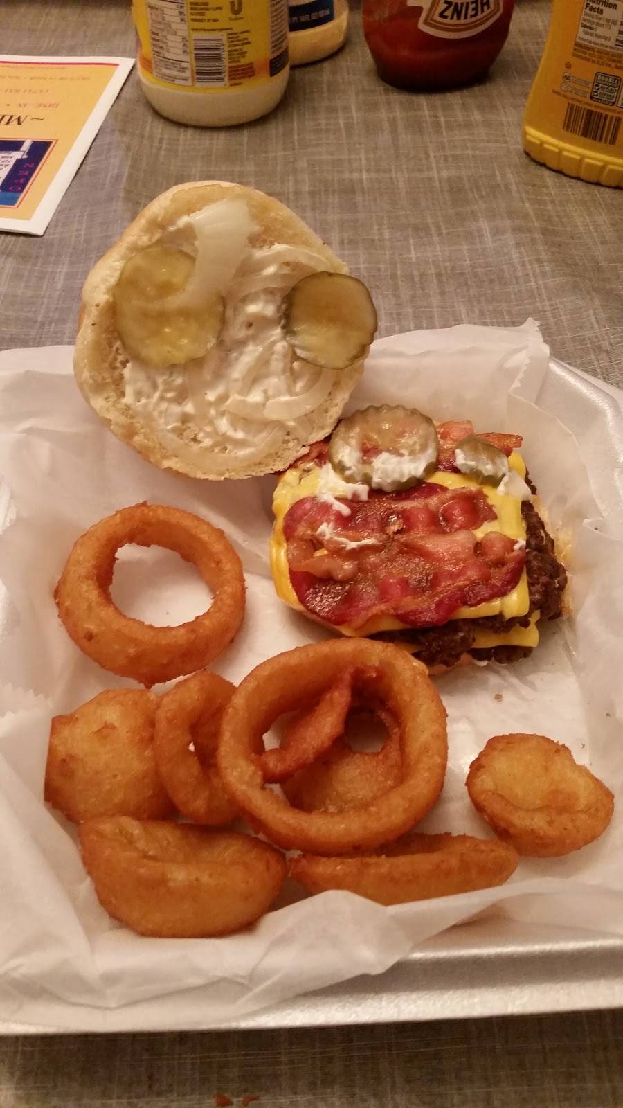 Papas Burgers & Mor | restaurant | 68279 IN-15, New Paris, IN 46553, USA | 5748314540 OR +1 574-831-4540