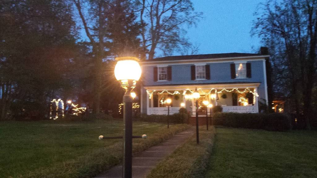 Coopers Landing Inn & Travelers Tavern | restaurant | 801 Virginia Ave, Clarksville, VA 23927, USA | 4343742866 OR +1 434-374-2866