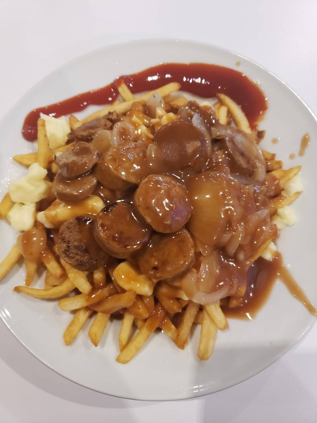 Poutineville | restaurant | 511 Boulevard Antoine-Séguin, Saint-Eustache, QC J7P 0E1, Canada | 4509749040 OR +1 450-974-9040