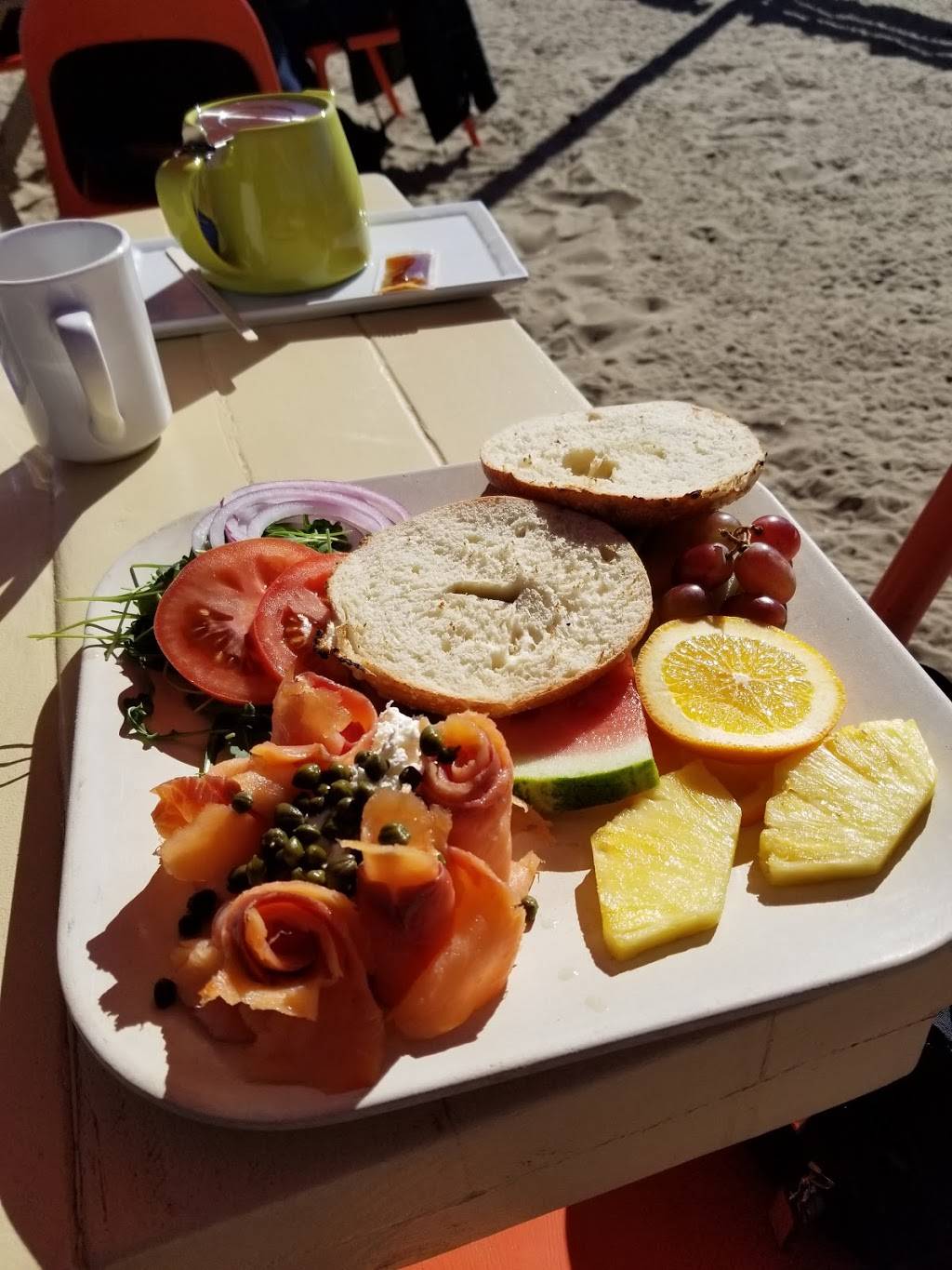 Back on the Beach Cafe | cafe | 445 Pacific Coast Hwy, Santa Monica, CA 90402, USA | 3103938282 OR +1 310-393-8282