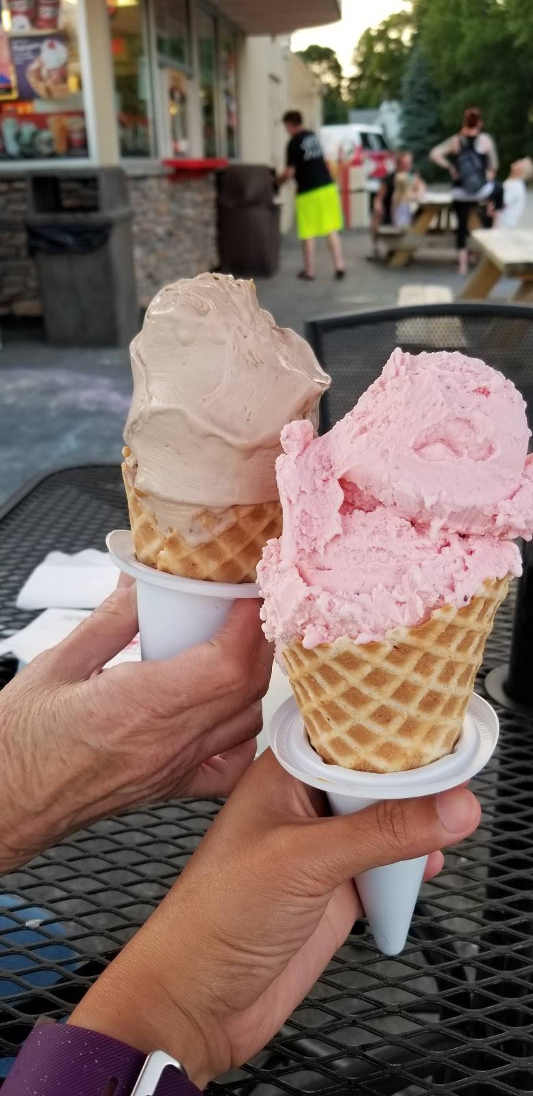 Brusters Real Ice Cream of Erie | restaurant | 3100 W 12th St, Erie, PA 16505, USA | 8148361170 OR +1 814-836-1170