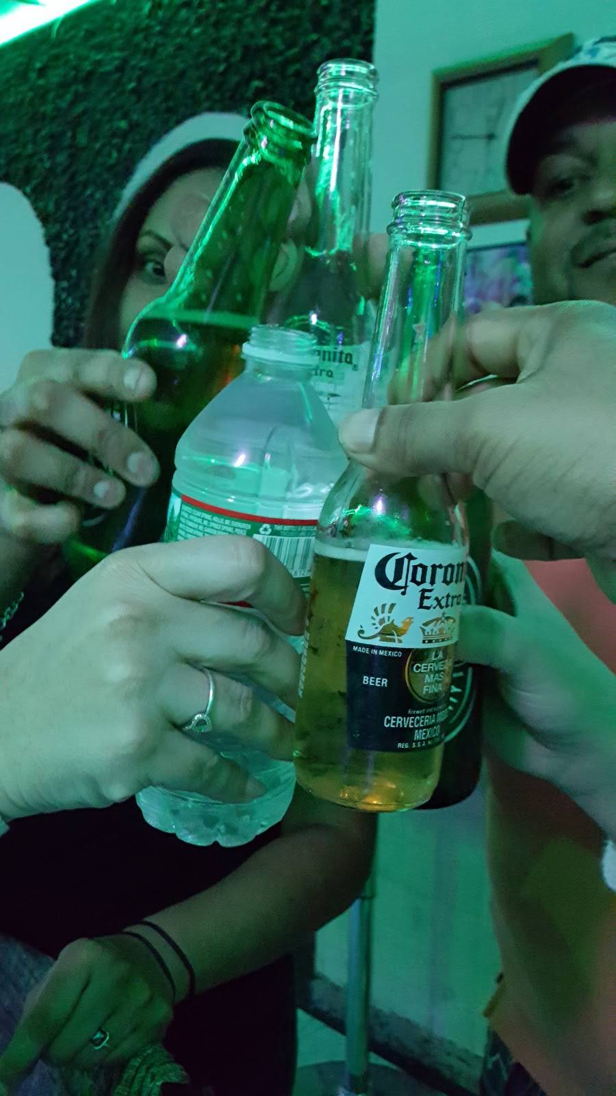 Riviera Lounge & Restaurant | restaurant | 4201 N 8th St, Philadelphia, PA 19140, USA | 2152252860 OR +1 215-225-2860