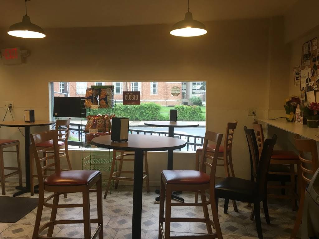 Bobby Bs Roti Shop | restaurant | 1176 Fairfield Ave, Bridgeport, CT 06605, USA | 2035405937 OR +1 203-540-5937