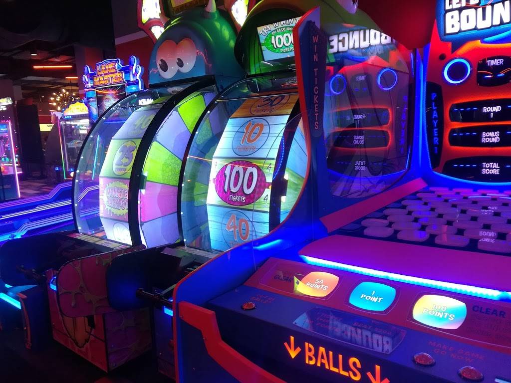 Bowlero Arlington | restaurant | 320 South 23rd St S, Arlington, VA 22202, USA | 7034186187 OR +1 703-418-6187