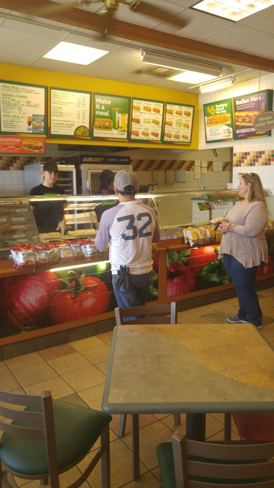 Subway Restaurants | restaurant | 3243 Forest Ln, Garland, TX 75042, USA | 9724878393 OR +1 972-487-8393