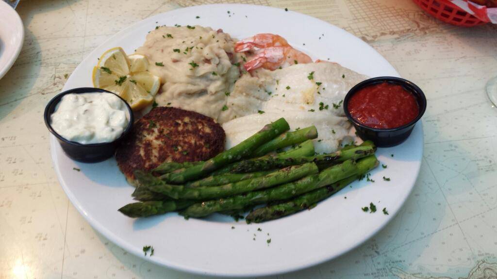 Ports Of Call | restaurant | 7001, 210 Holiday Ct, Annapolis, MD 21401, USA | 4102243150 OR +1 410-224-3150