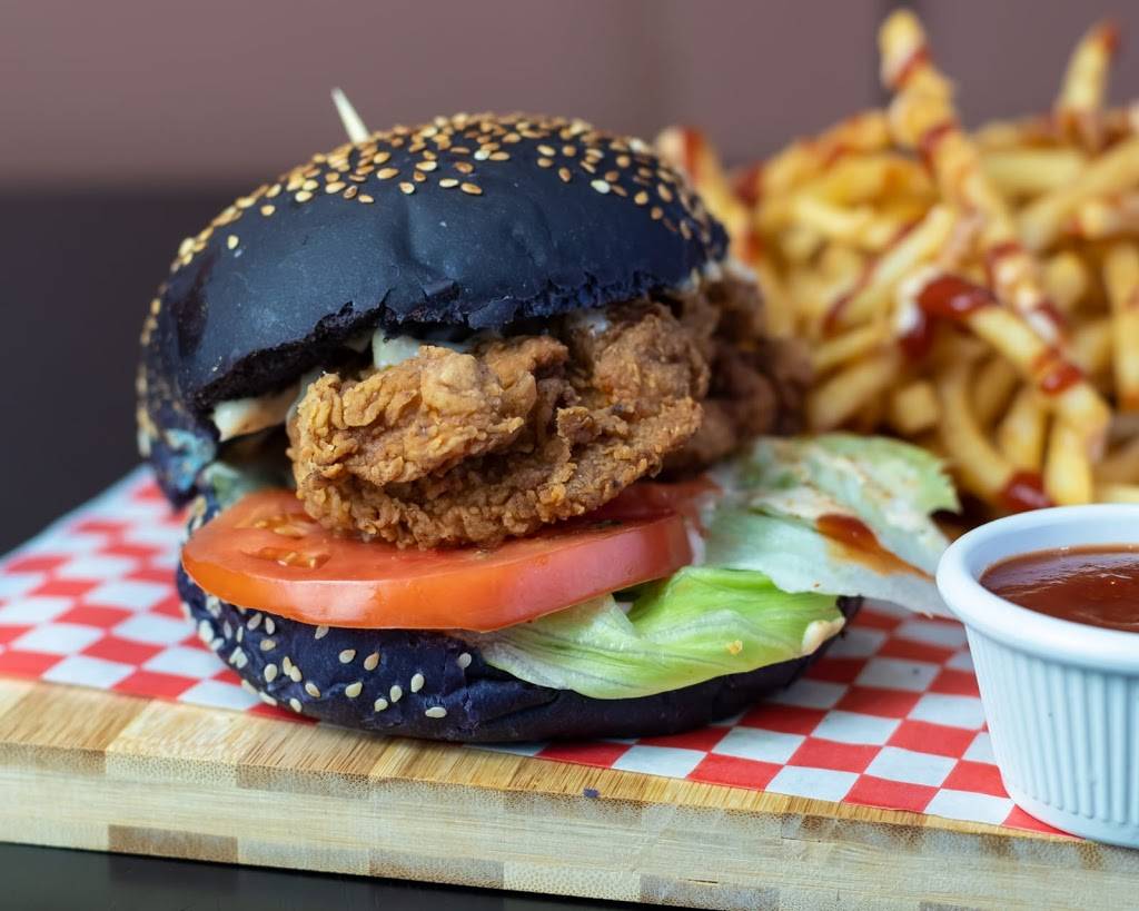 Burgerlicious | restaurant | 6 Old Kingston Rd, Ajax, ON L1T 2Z7, Canada | 9056836161 OR +1 905-683-6161