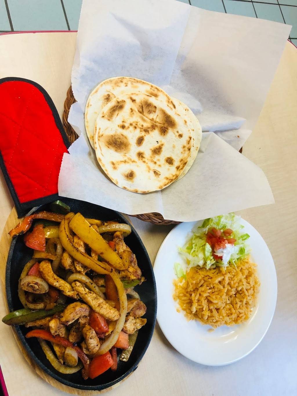 El Sabroso | restaurant | 320 Cedar St, Chillicothe, IL 61523, USA | 3092748202 OR +1 309-274-8202