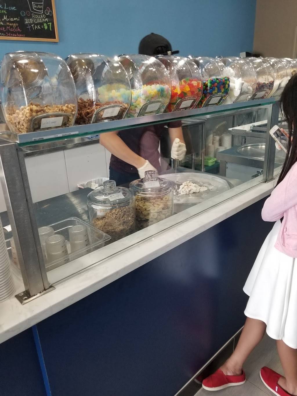 Fro Roll | restaurant | 89-25 Queens Blvd, Elmhurst, NY 11373, USA | 7188038908 OR +1 718-803-8908