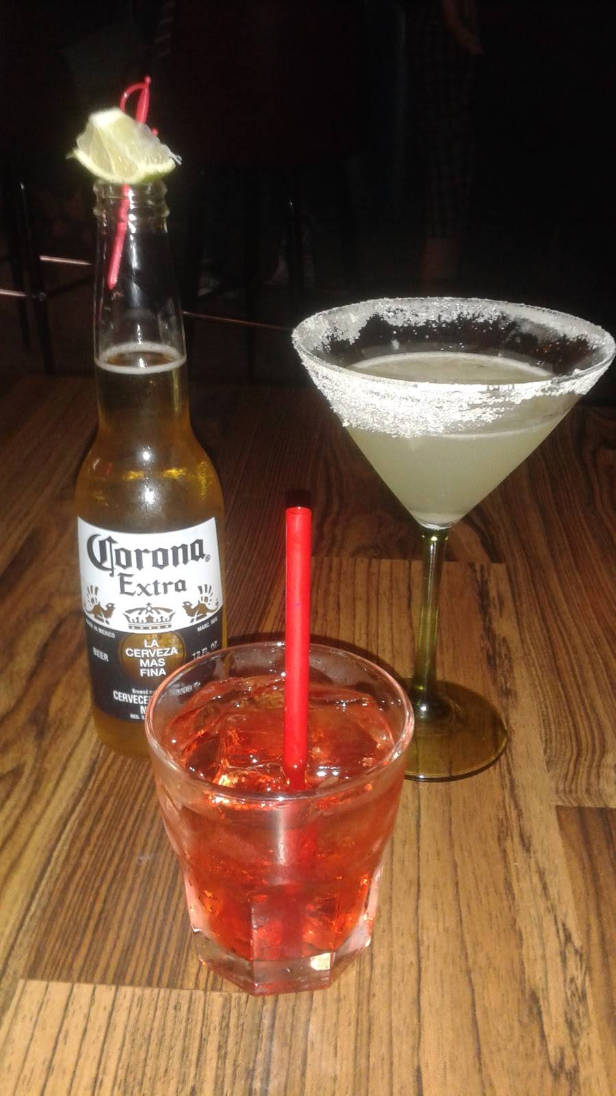 Vieiras Lounge | restaurant | 1700 McHenry Ave, Modesto, CA 95350, USA | 2095713900 OR +1 209-571-3900