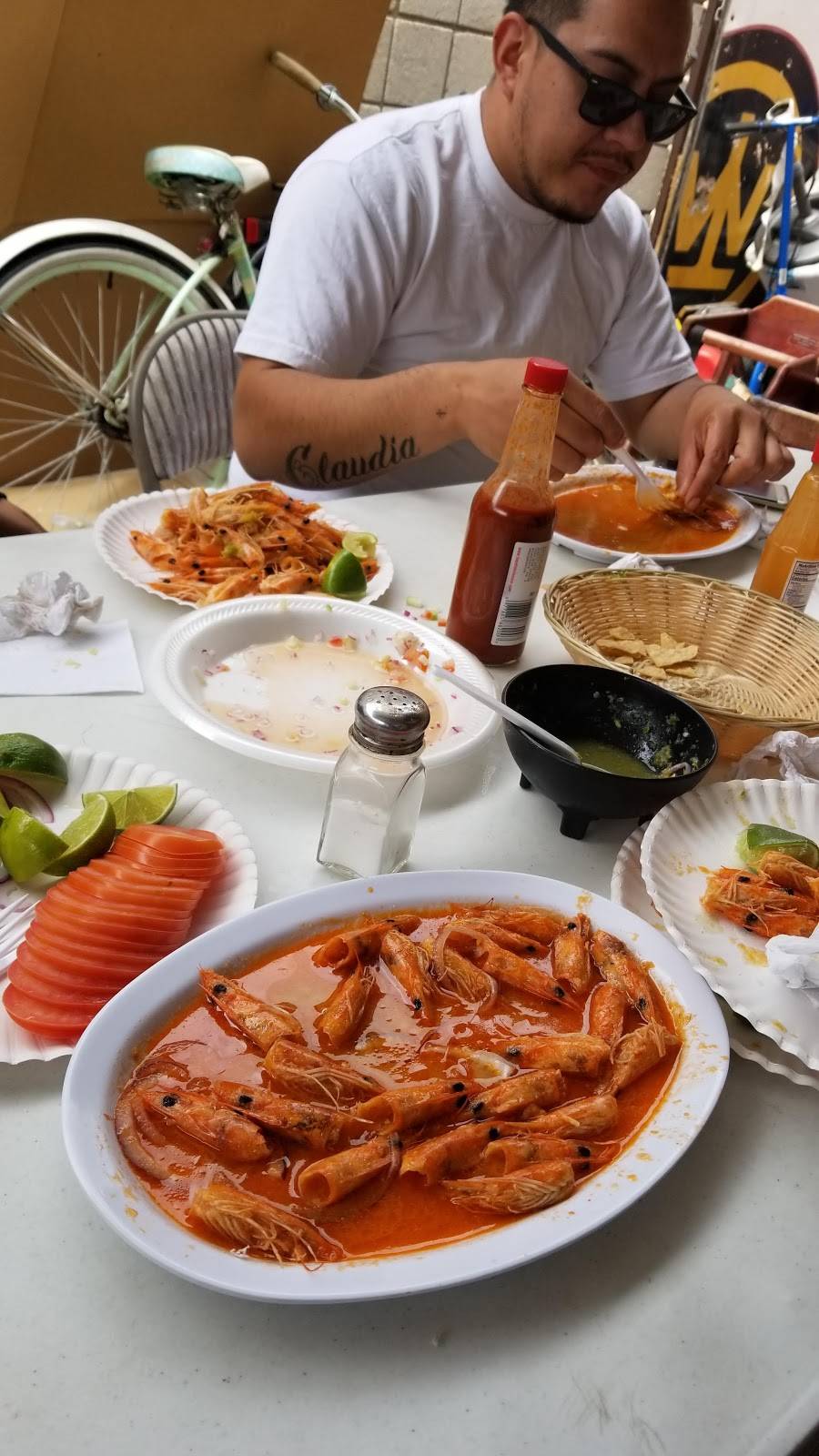 Chuco Mariscos | restaurant | 115 W 107th St, Los Angeles, CA 90003, USA | 3237550913 OR +1 323-755-0913